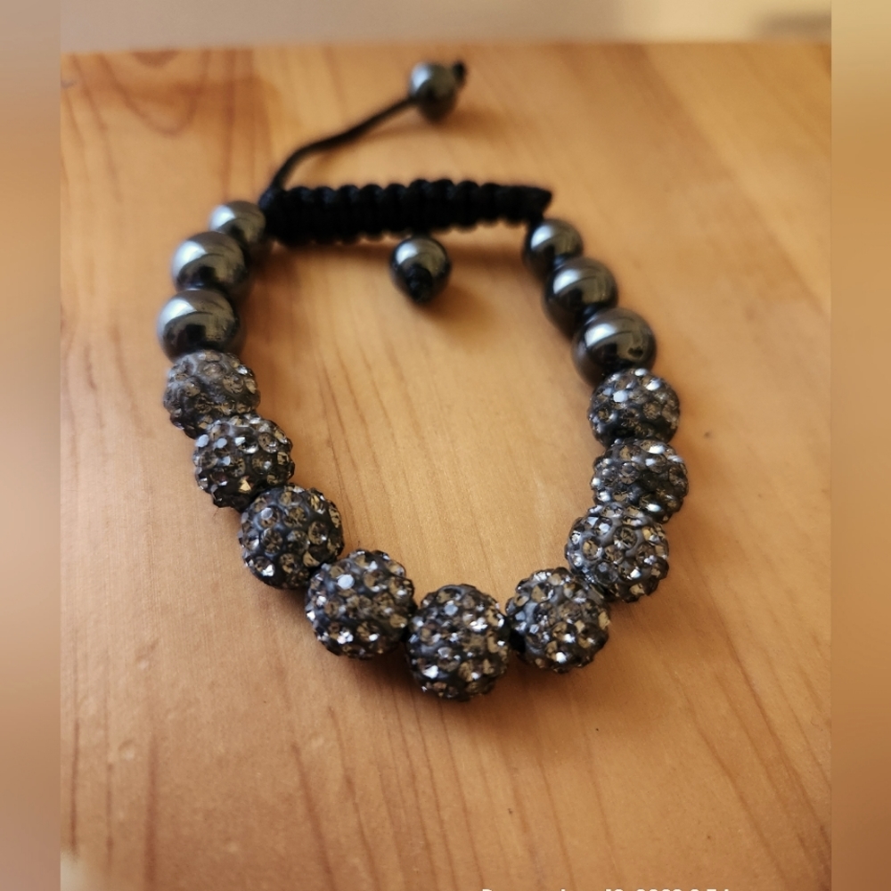 Cute Small drawstring sparkly and shiny bead bracelet ✨️